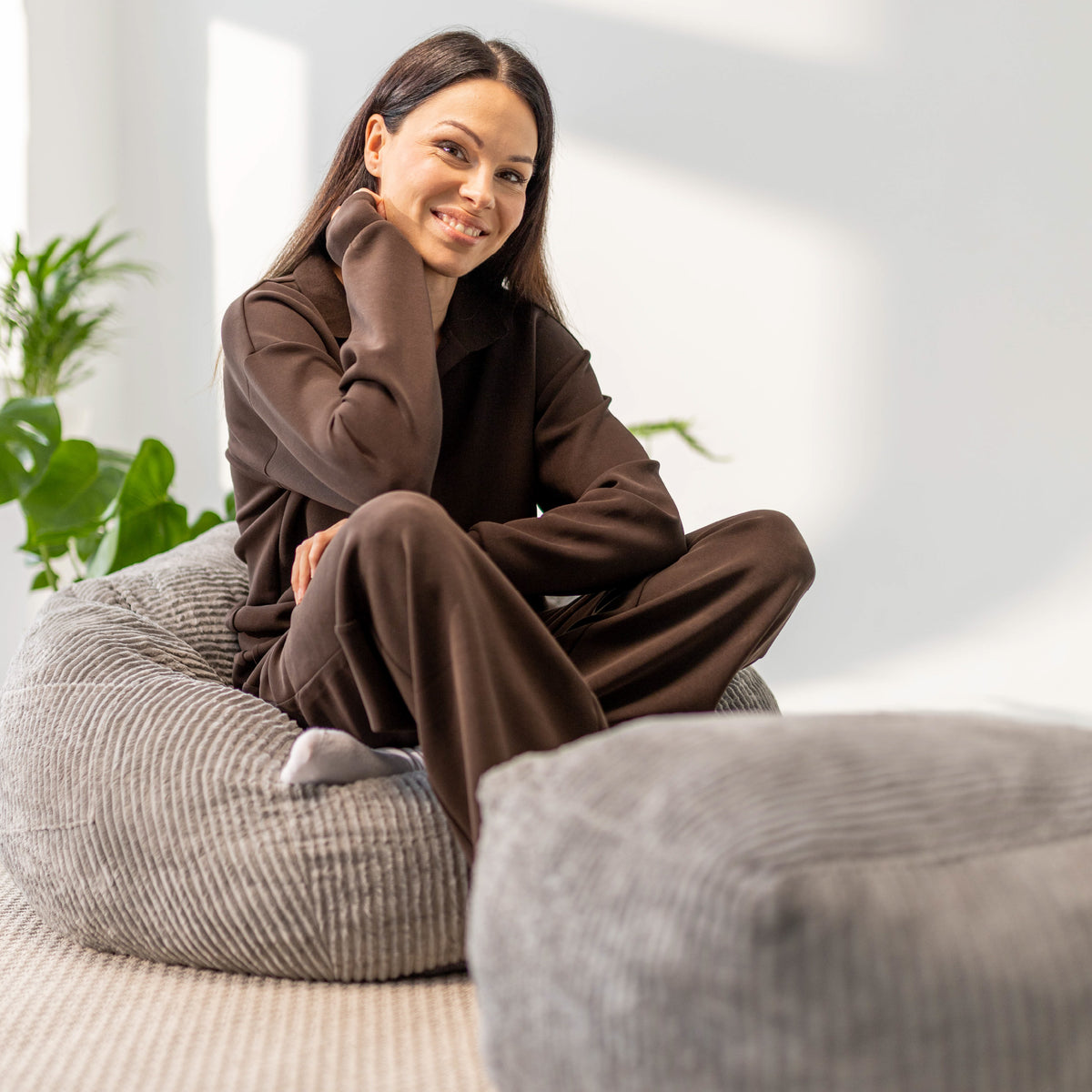 Cord-Sitzsack mit Fußstütze Mark Adler Comfy 3.0 Grey