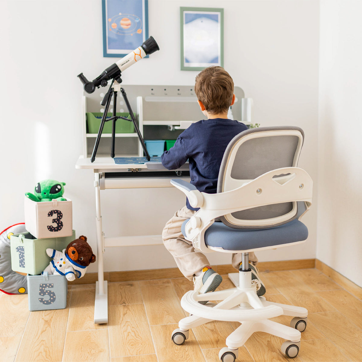 Ergonomischer Kinderschreibtisch Mark Adler Study 5.0 Grey 90 cm