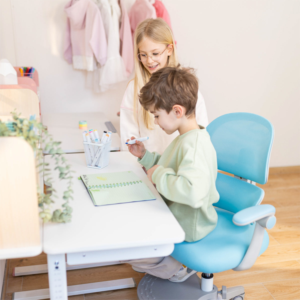 Mark Adler Junior 4.4 Blauer ergonomischer Kinderstuhl 