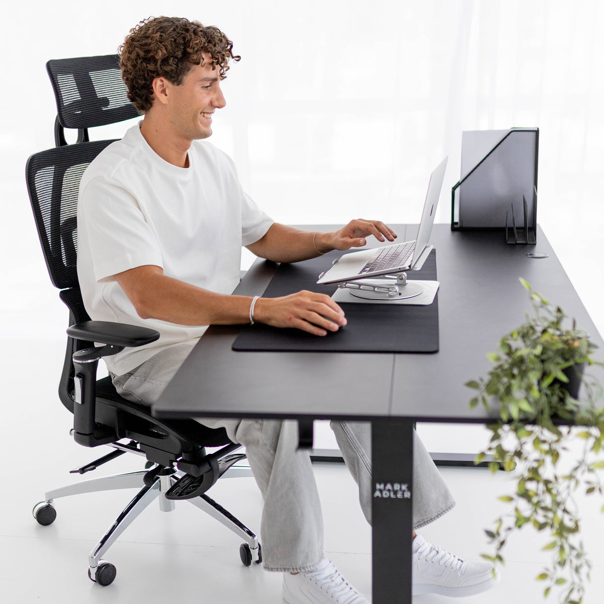 Ergonomischer Schreibtisch für Zuhause und Büro