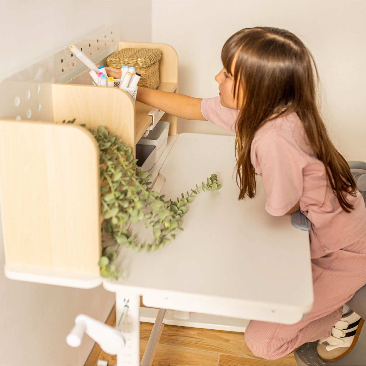 Ergonomischer Kinderschreibtisch Mark Adler Study 5.0 Wood 90 cm